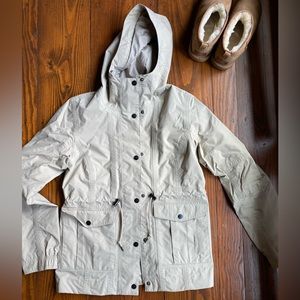 The North Face Women’s Raincoat ☔️